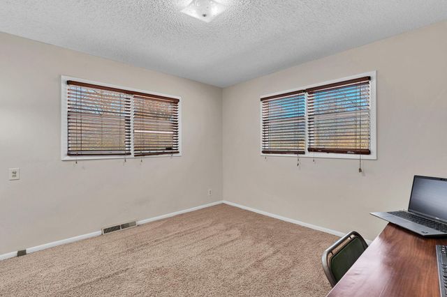 8121 E Lynwood St, Wichita, KS 67207