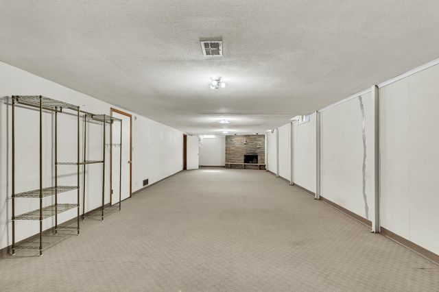 8121 E Lynwood St, Wichita, KS 67207