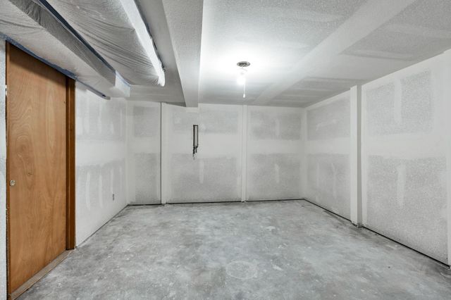 8121 E Lynwood St, Wichita, KS 67207