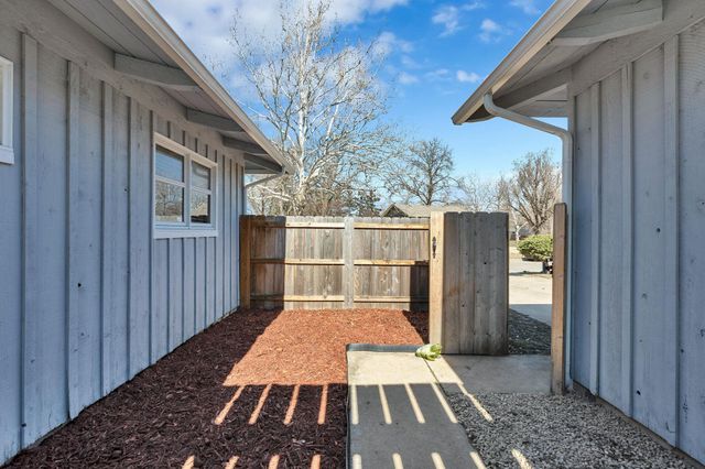 8121 E Lynwood St, Wichita, KS 67207