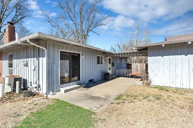 8121 E Lynwood St, Wichita, KS 67207