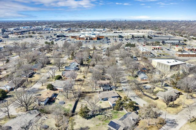 8121 E Lynwood St, Wichita, KS 67207