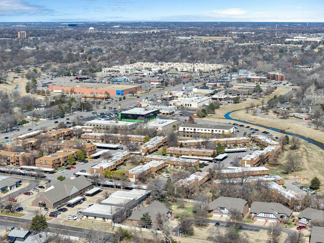 8121 E Lynwood St, Wichita, KS 67207