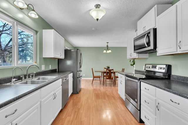 8121 E Lynwood St, Wichita, KS 67207