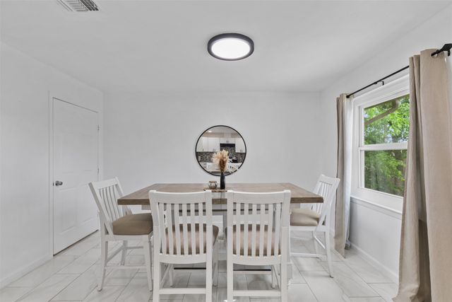 434 W Phillips Court, Grand Prairie, TX 75051