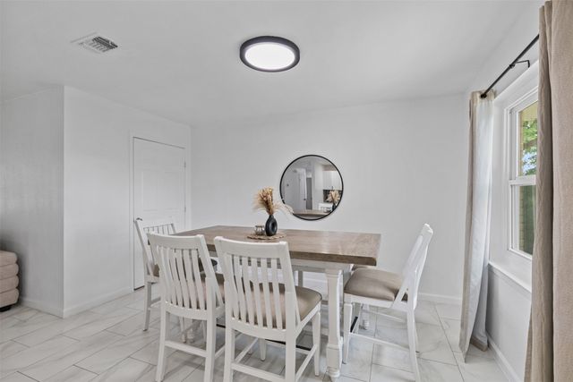 434 W Phillips Court, Grand Prairie, TX 75051