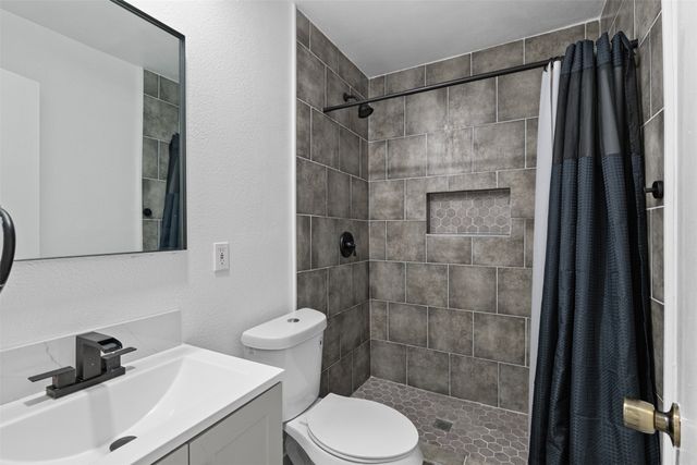 434 W Phillips Court, Grand Prairie, TX 75051