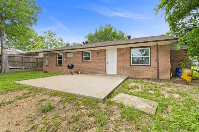 434 W Phillips Court, Grand Prairie, TX 75051