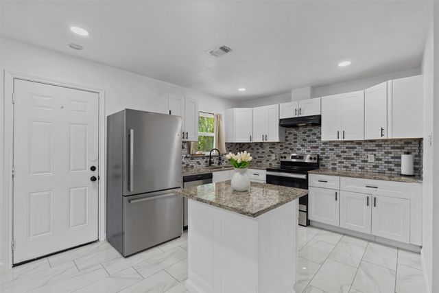 434 W Phillips Court, Grand Prairie, TX 75051