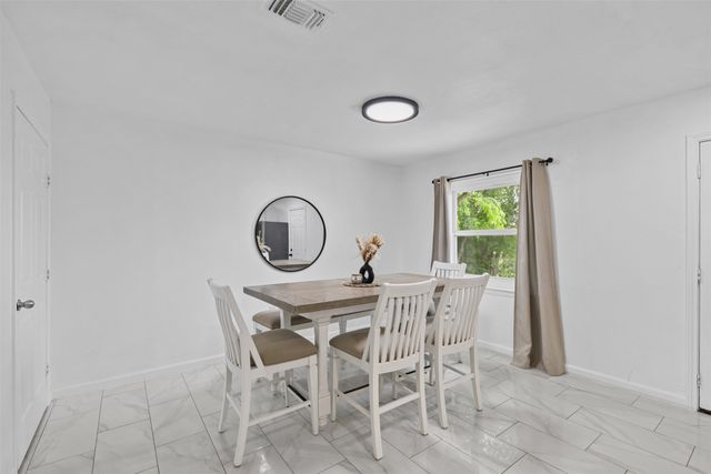 434 W Phillips Court, Grand Prairie, TX 75051