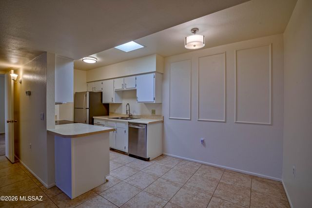 9420 E Speedway Blvd Unit 22, Tucson, AZ 85710