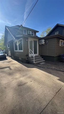 918 N Washington Avenue, Royal Oak, MI 48067