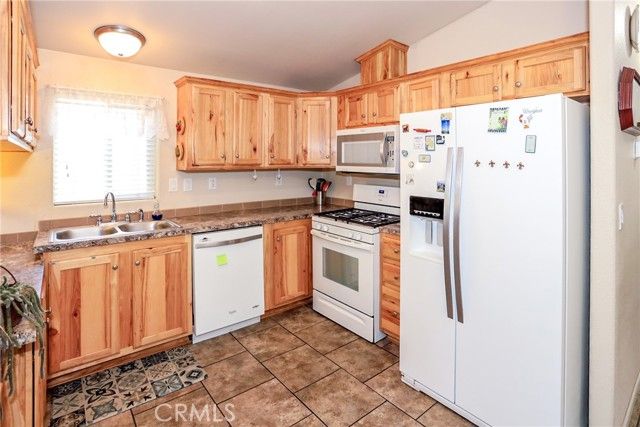 475 Thrush Drive 13, Big Bear City, CA 92315