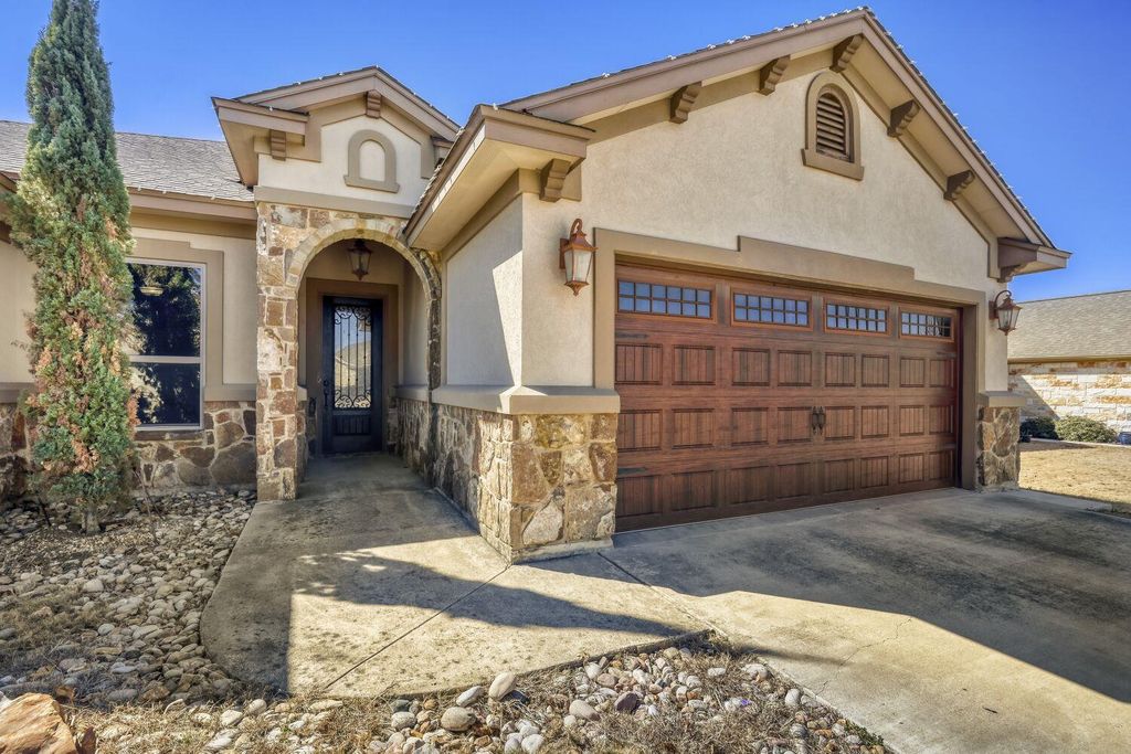 329 Jake DR, Jarrell, TX 76537