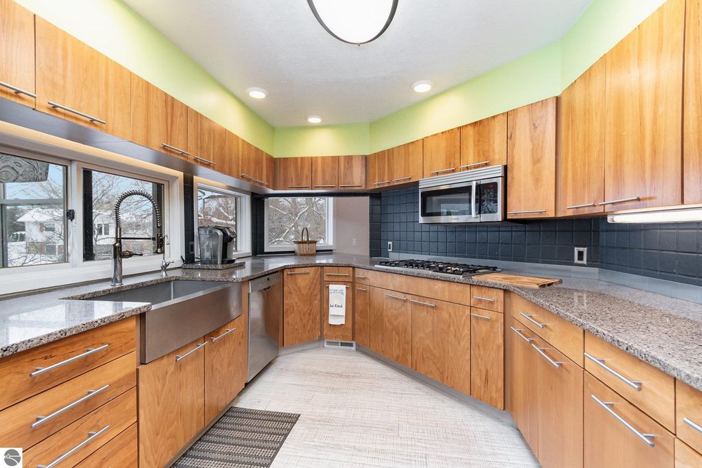 Image 11 of property listing at 5390 Pheasant Court, Alma, MI 48801