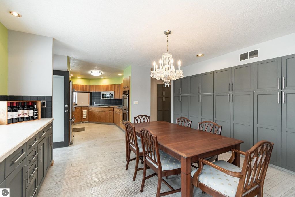 Image 7 of property listing at 5390 Pheasant Court, Alma, MI 48801