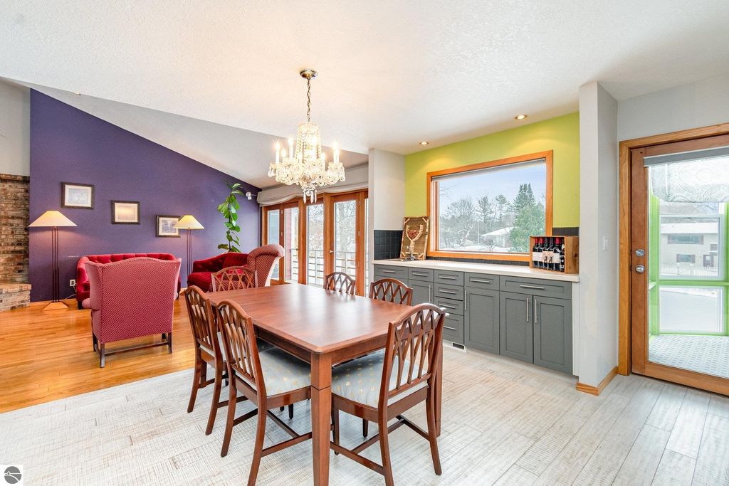 Image 8 of property listing at 5390 Pheasant Court, Alma, MI 48801