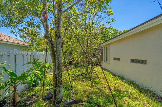 16332 SW 10th St, Pembroke Pines, FL 33027