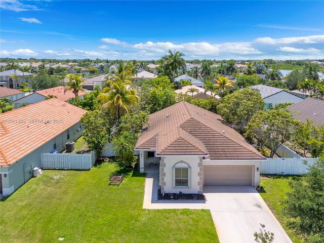 16332 SW 10th St, Pembroke Pines, FL 33027