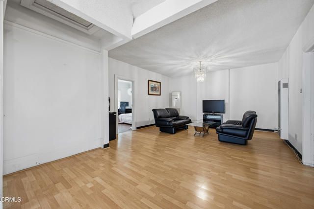 1032 S Westlake Avenue, Los Angeles, CA 90006