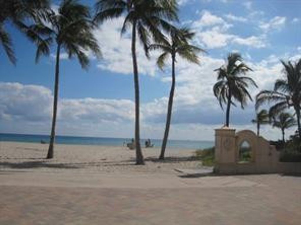 326 Harrison Street 103a, Hollywood, FL 33019