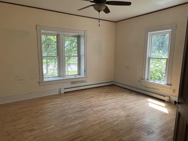 713 E LAKE STREET, Waupaca, WI 54981