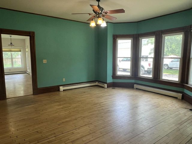 713 E LAKE STREET, Waupaca, WI 54981