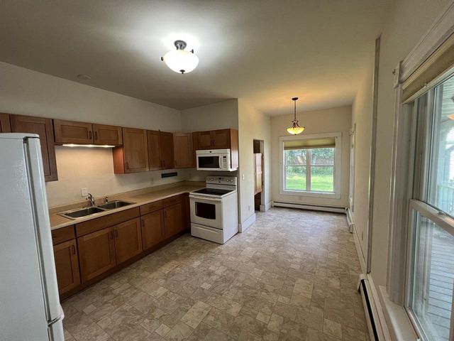 713 E LAKE STREET, Waupaca, WI 54981