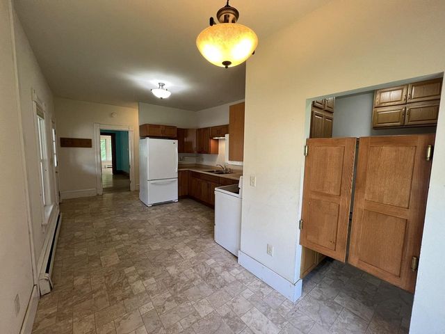 713 E LAKE STREET, Waupaca, WI 54981