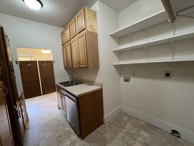 713 E LAKE STREET, Waupaca, WI 54981