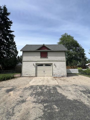 713 E LAKE STREET, Waupaca, WI 54981