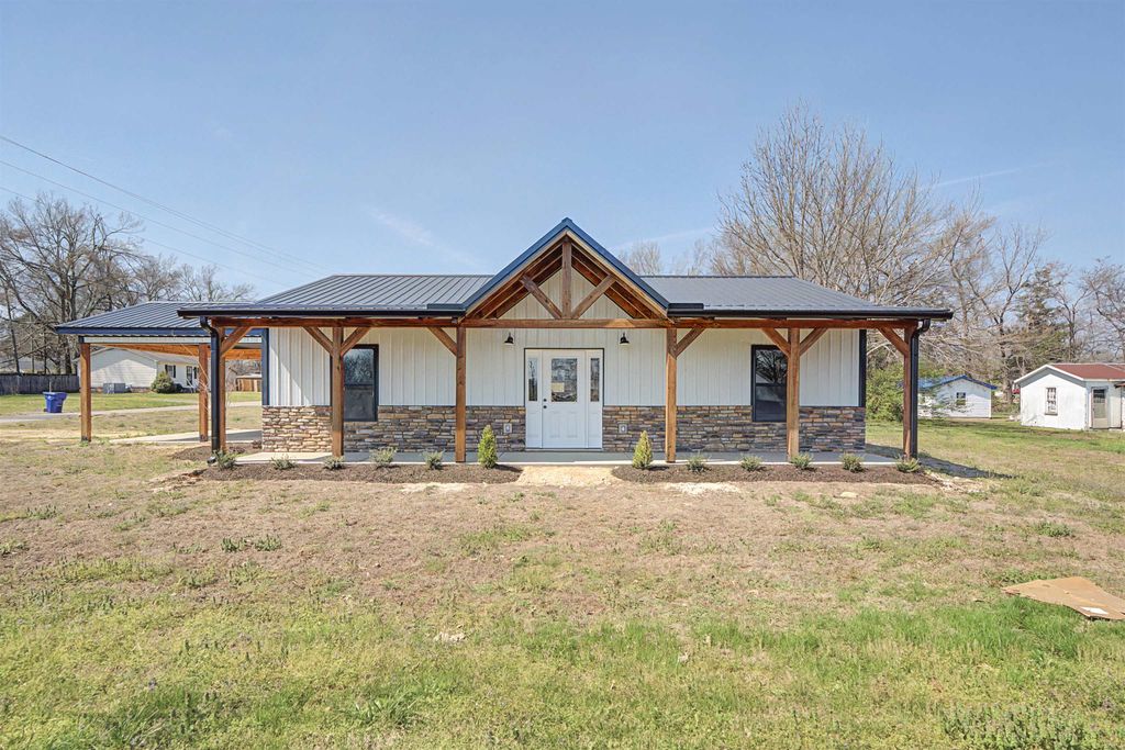 82 MASSEY ST, Adamsville, TN 38310