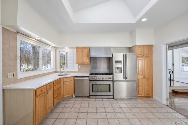 11 Old Post Road E, Port Jefferson, NY 11777