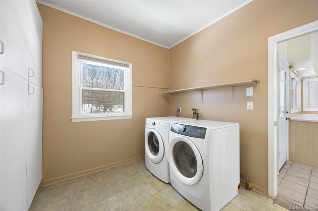 11 Old Post Road E, Port Jefferson, NY 11777