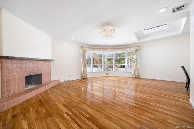 11 Old Post Road E, Port Jefferson, NY 11777