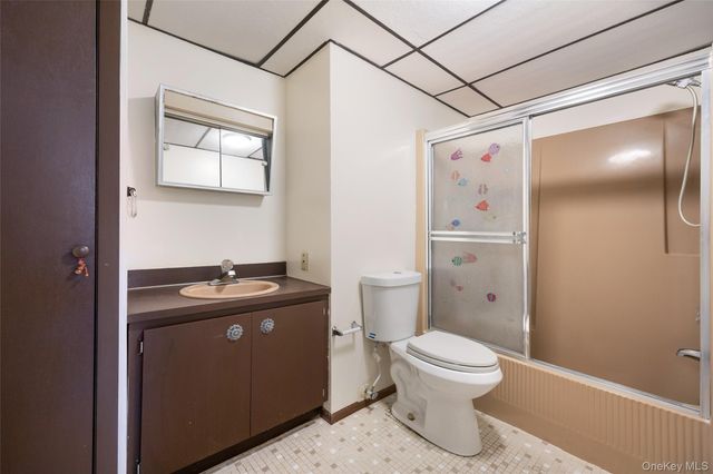 11 Old Post Road E, Port Jefferson, NY 11777