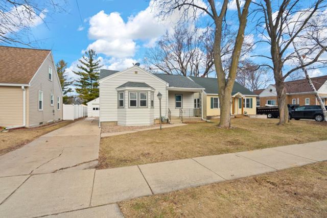 1132 12TH AVENUE, Green Bay, WI 54304