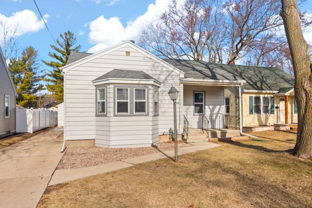 1132 12TH AVENUE, Green Bay, WI 54304