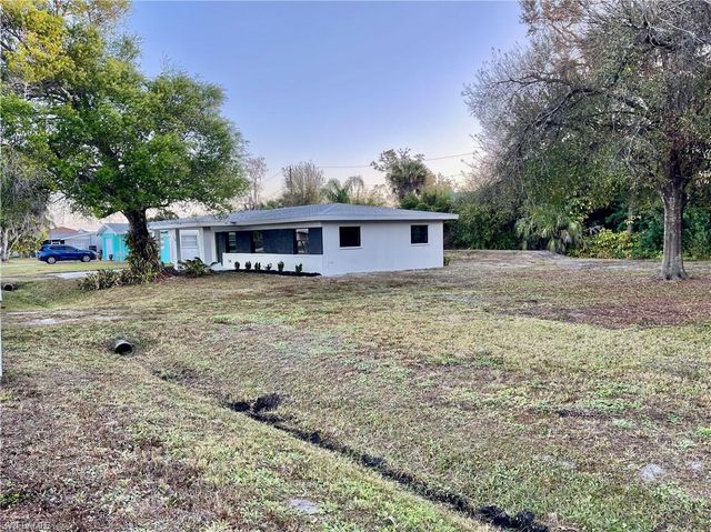 2154 E Gardenia CIR, North Fort Myers, FL 33917