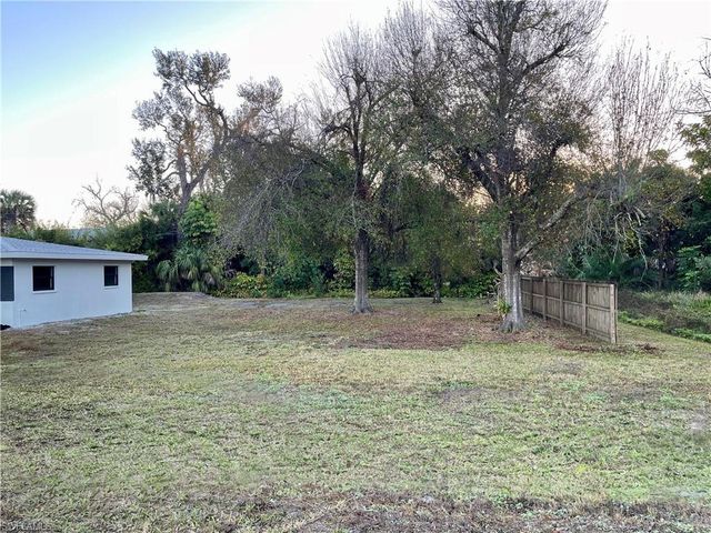 2154 E Gardenia CIR, North Fort Myers, FL 33917