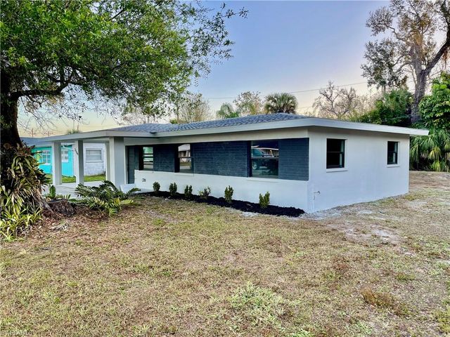 2154 E Gardenia CIR, North Fort Myers, FL 33917