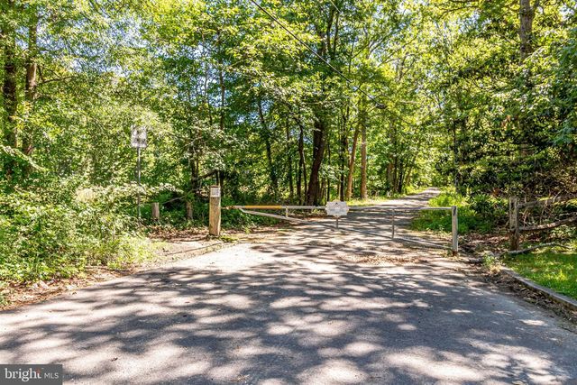 3733 ROXBURY LN, Alexandria, VA 22309