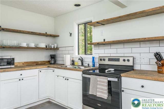 9670 Stony Hollow Drive, Coolbaugh Twp, PA 18466