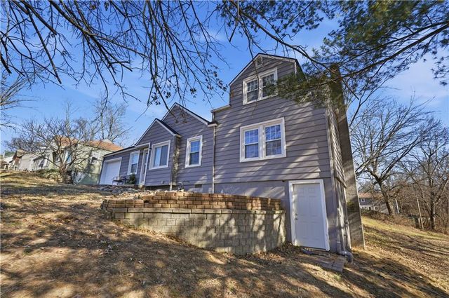 4429 N Chestnut Avenue, Kansas City, MO 64117