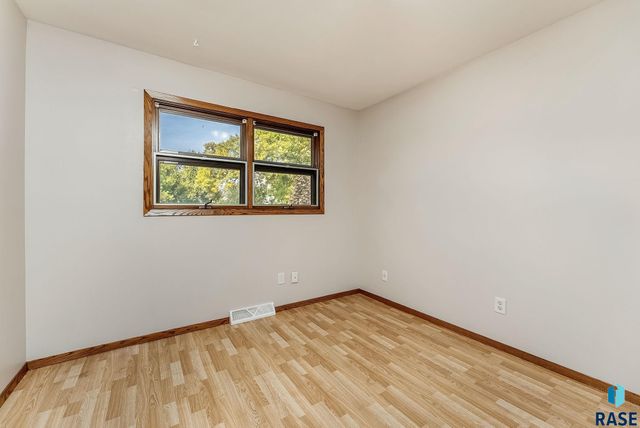 4201 S Lewis Ave Avenue, Sioux Falls, SD 57103