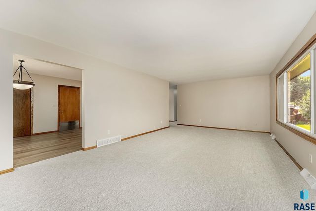 4201 S Lewis Ave Avenue, Sioux Falls, SD 57103