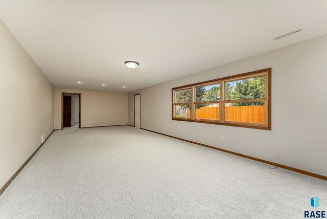 4201 S Lewis Ave Avenue, Sioux Falls, SD 57103