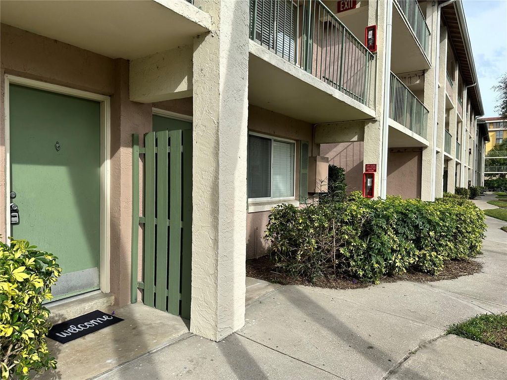 121 OYSTER BAY CIRCLE 160, Altamonte Springs, FL 32701