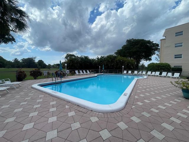 1015 Country Club Drive 307, Margate, FL 33063