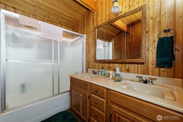 2070 W Cushman Ridge Drive, Hoodsport, WA 98548